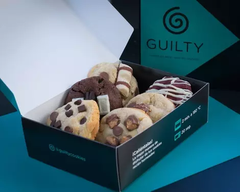 Caja de galletas de estilo americano con cookies clásicas o rellenas