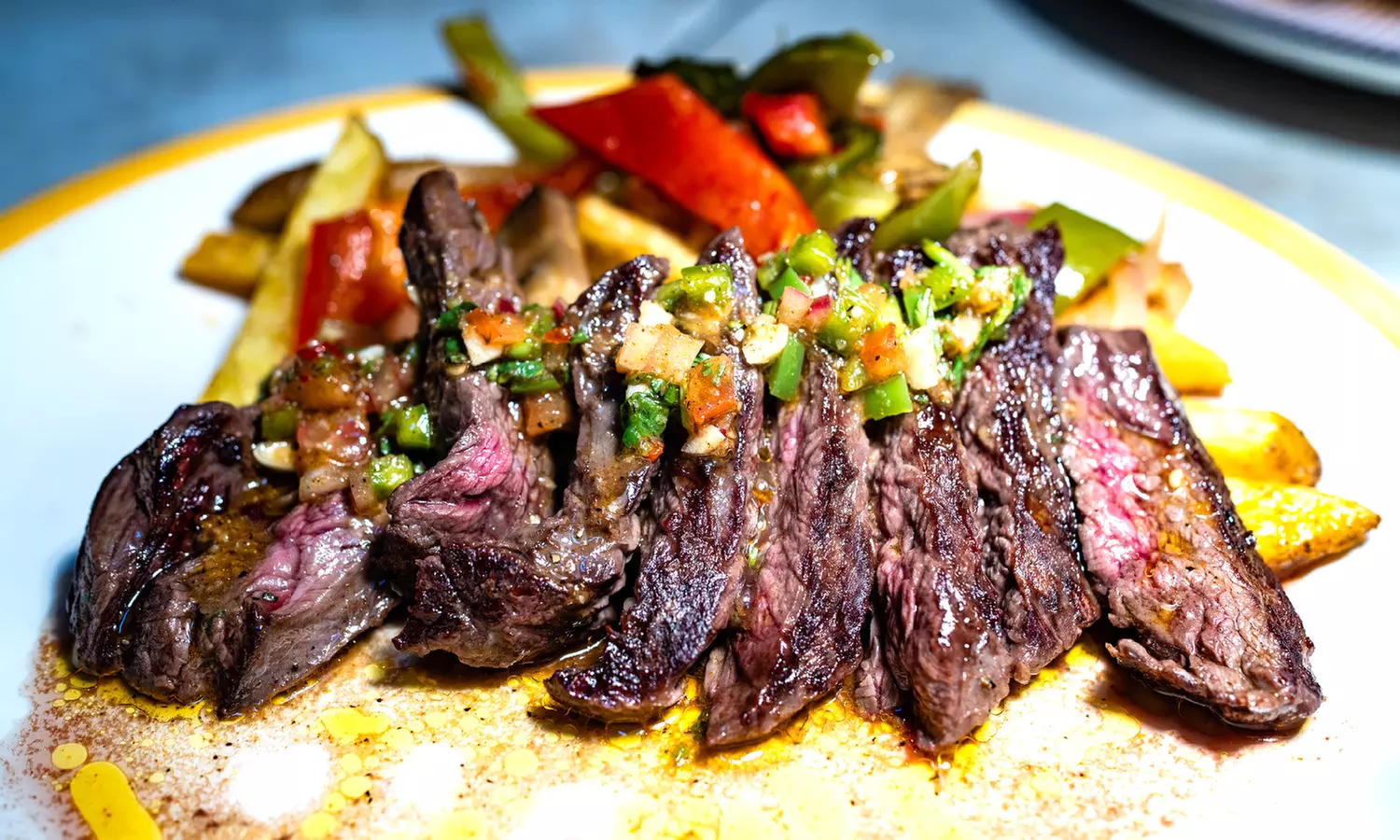 Experiencia culinaria junto al mar con una cena ibicenca y botella de vino para 2 o 4, ahorra hasta un 47% - Primary Image