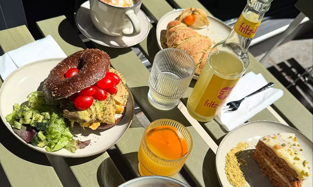 Dein neuer Brunch-Spot in Berlin: Frühstück oder Bowl nach Wahl inkl. Getränk für 1 - 2 Pers. (bis 32% sparen) - Primary Image