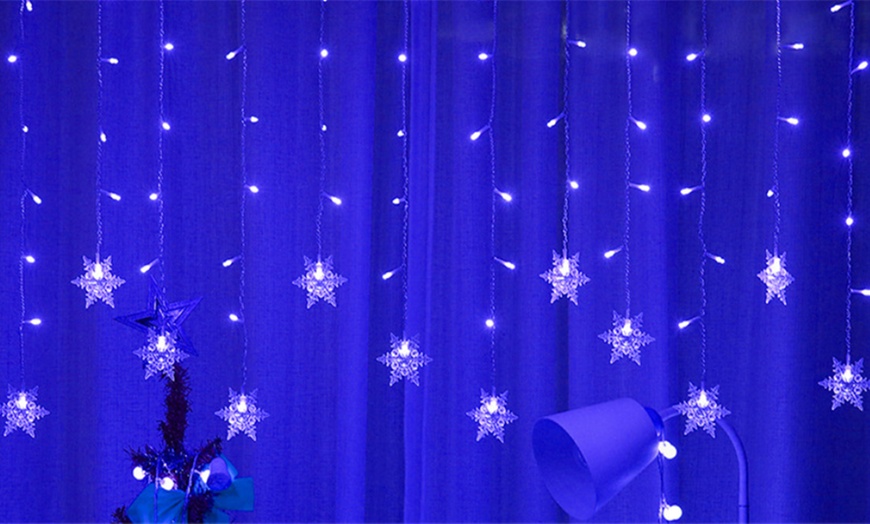 Image 3: Snowflake-Design LED String Curtain