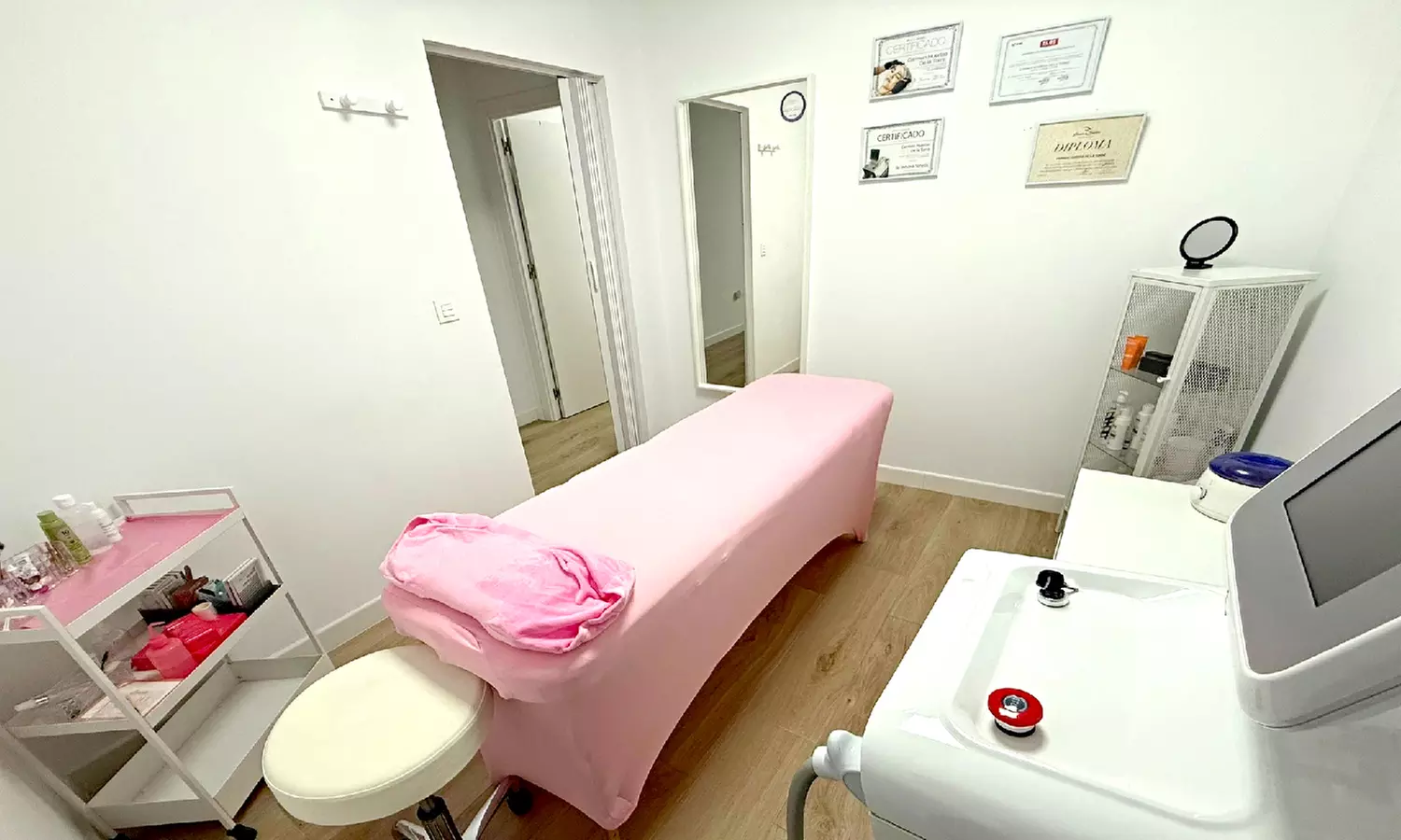 1 o 3 sesiones de pedicura con esmaltado normal o semipermanente