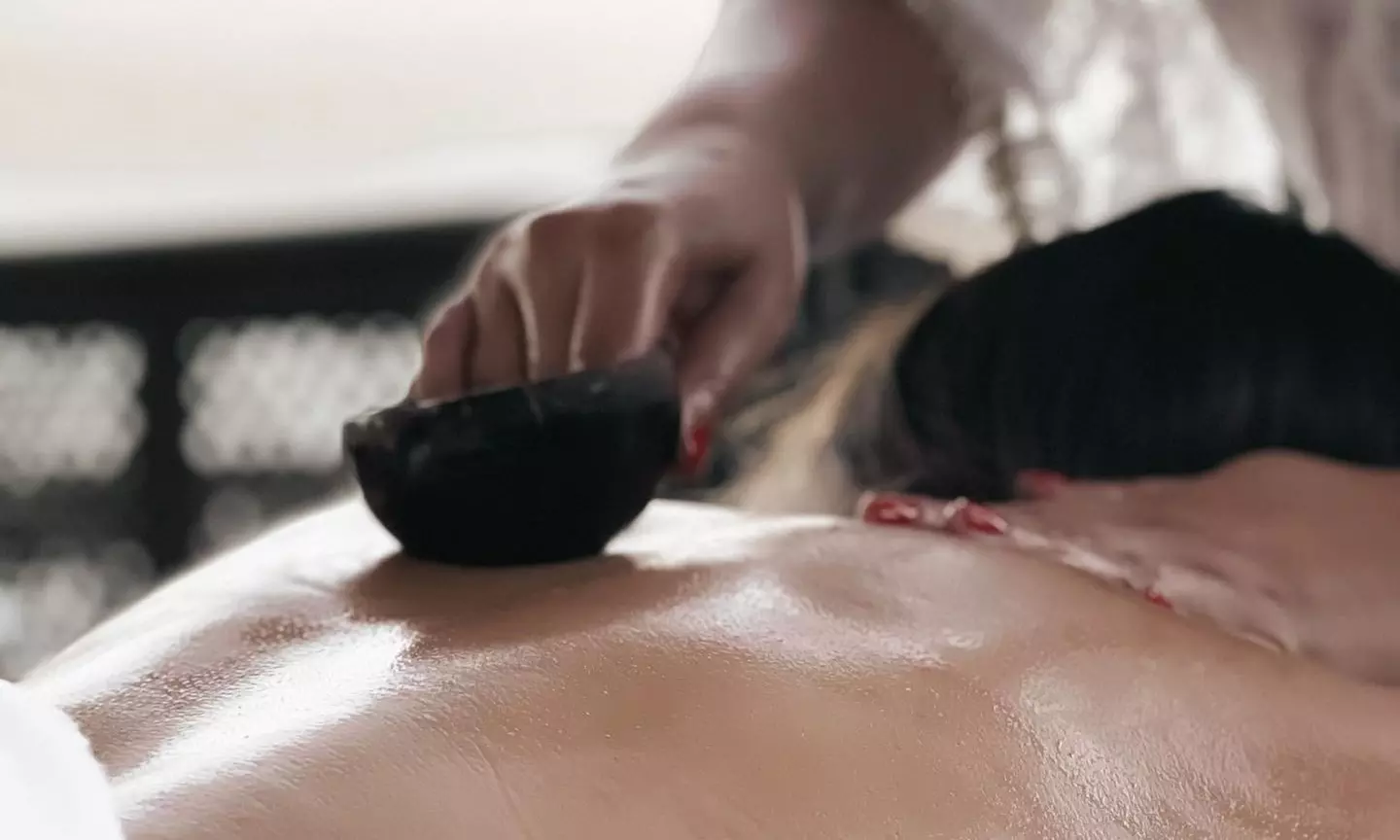 Masaje en pareja de 50 minutos con técnica a elegir y opción a cava