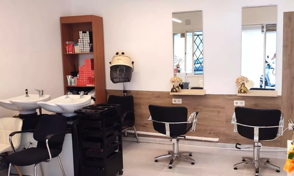 Sesión de peluquería con opción a tinte o mechas en Beauty Self Care