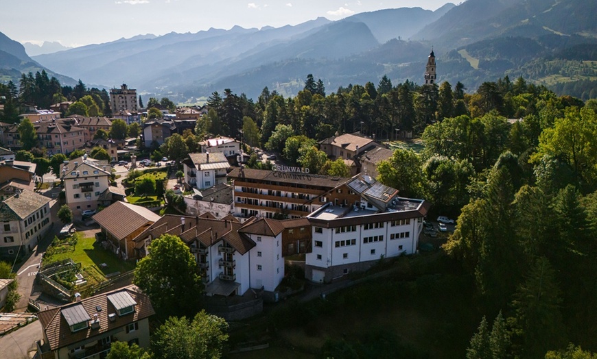 Image 3: Trentino 4*: camera con mezza pensione, piscina, Spa e drink per 2 