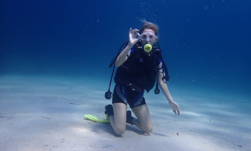 Image 1: Bautismo de buceo con el Club de Buceo Aventura i Risc Mallorca