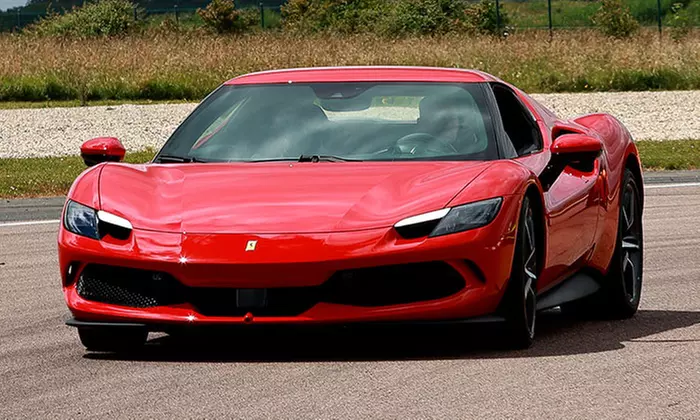 Vibrez au volant de votre bolide préféré : 2 tours de circuit