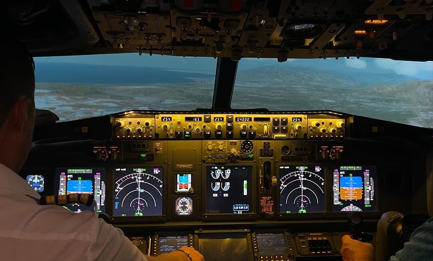 Image 2: 30 or 60-Min Flight Simulator Experience: Choice of Boeing 737 & More