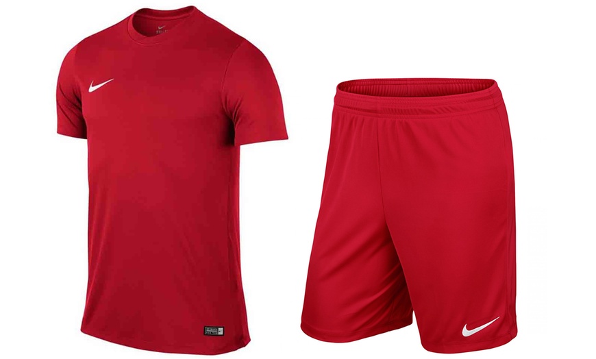 Image 6: Lot t-shirt et short sport Nike