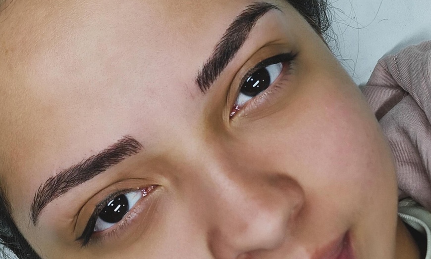 Image 2: Sesión de diseño y depilación de cejas con opción extra para 1 persona