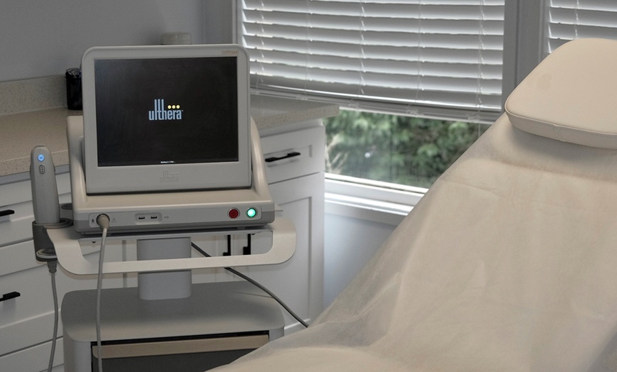 Image 3: Glow Your Skin with 20, 40 or 60 Units of Xeomin Injections