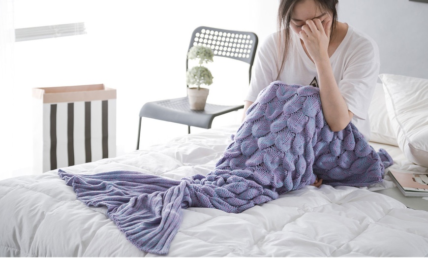 Image 5: Mermaid Tail Blanket