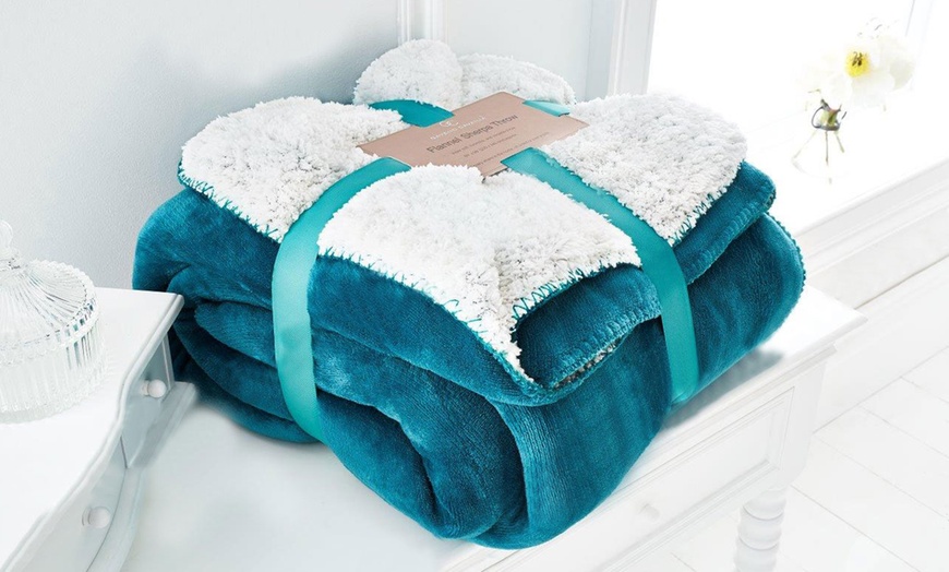 Image 2: Soft Sherpa Blanket