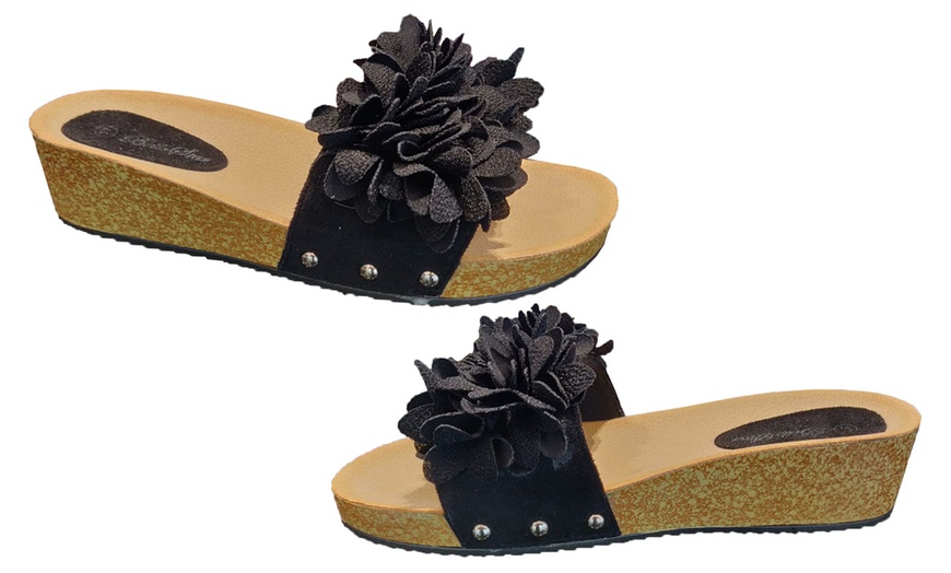 Image 2: Women's Flower Sliders