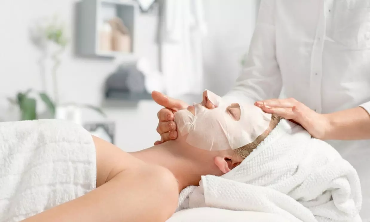 Tratamiento facial con oxigenoterapia, acupuntura y velo de colágeno