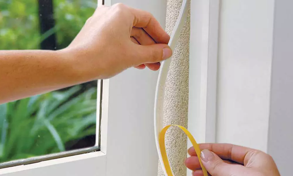 1 à 3 packs de 2 rouleaux de 5 m d'isolant pour porte et fenêtre - Primary Image