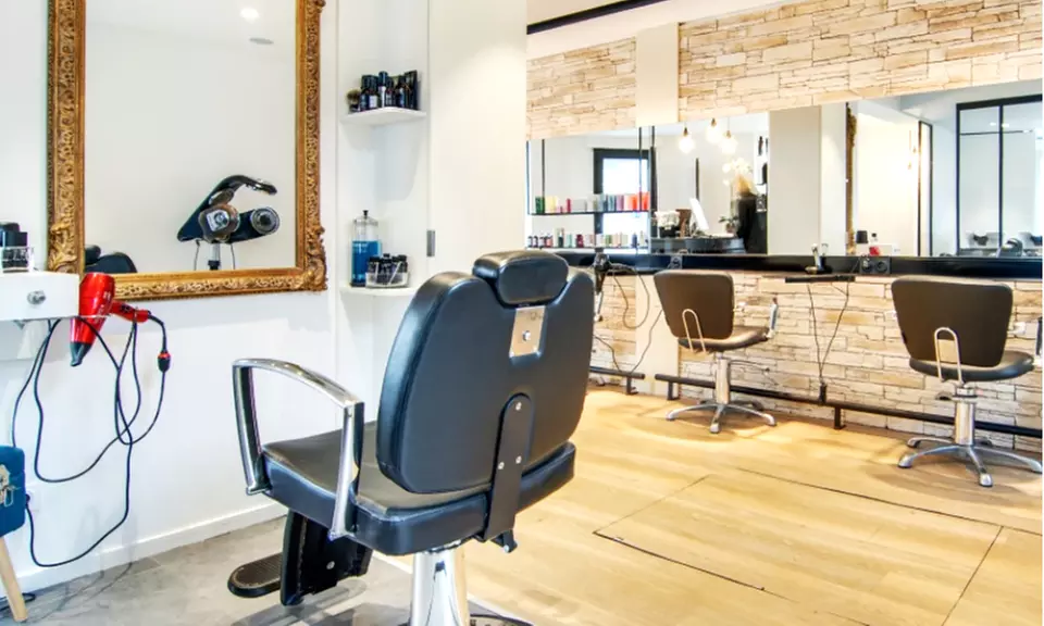 Jusqu'à 67% de remise sur Couleur / Reflets chez Salon Estaz