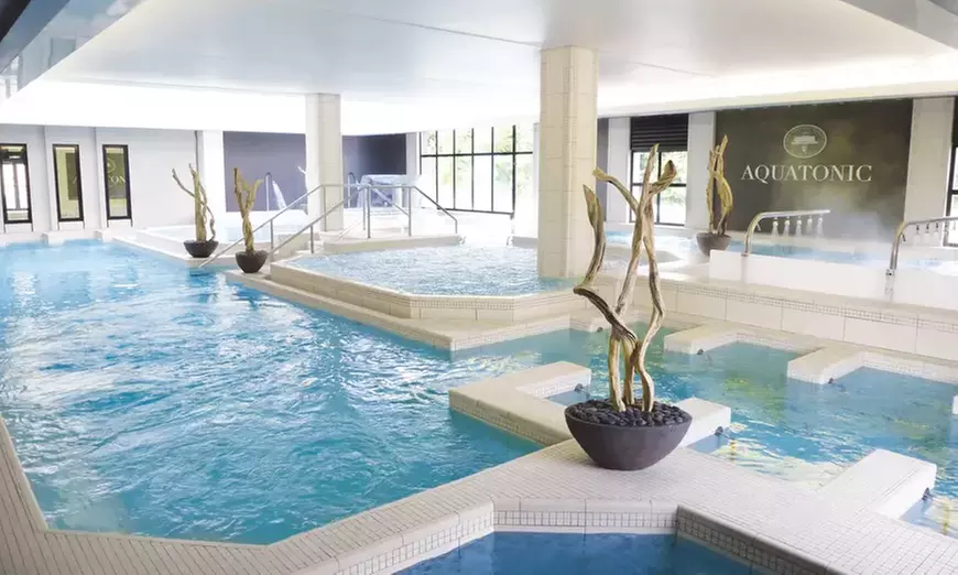 Escapade bien-être et détente : Accès parcours Aquatonic, option hammam ou espace bien-être avec modelage - Primary Image