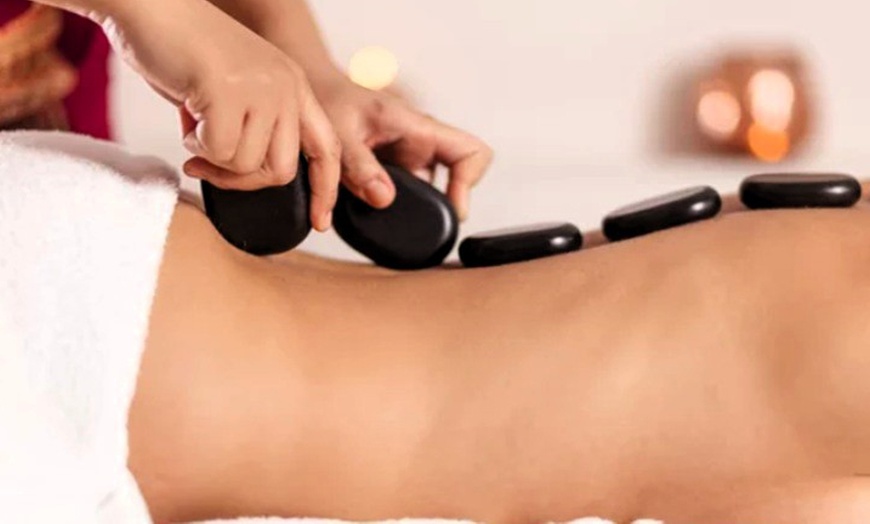 Image 4: Masaje de 60 o 90 minutos a elegir con té de bienvenida para 1 persona