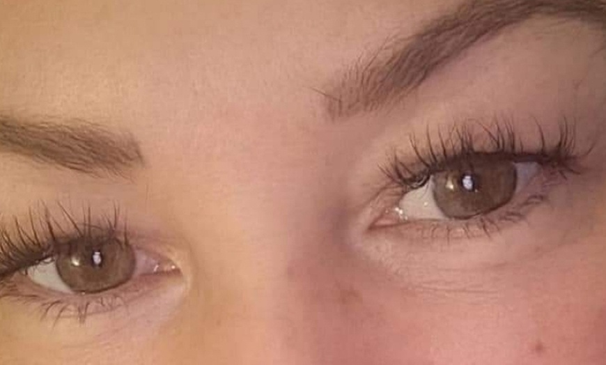 Image 2: Classic, Hybrid or Russian Lashes