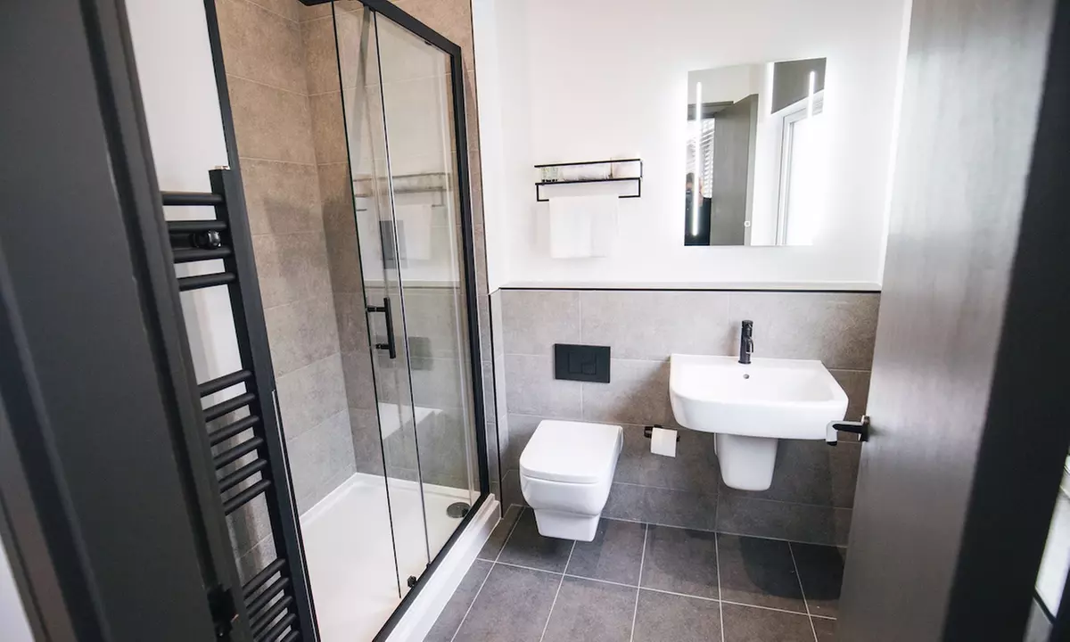 Manchester: One Night w/Breakfast, Optional Bottle of  Prosecco&Dinner