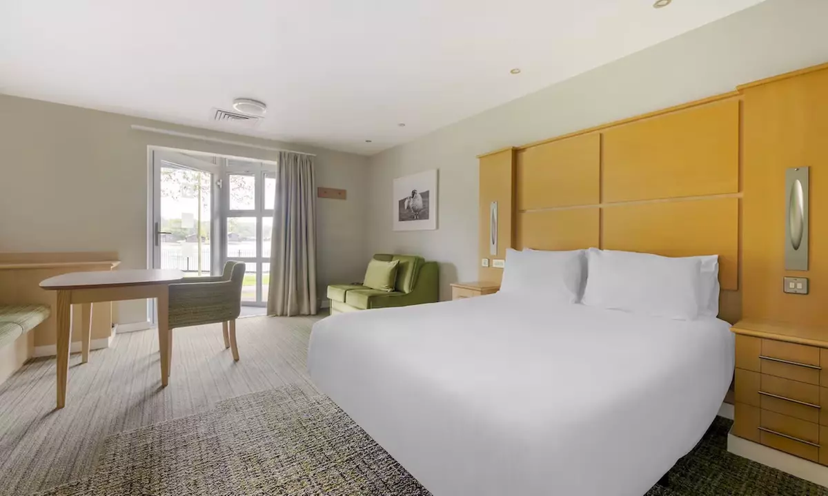 Relaxing Lakeside Lodges in Lancashire: Stay for up to 6 by the Lake