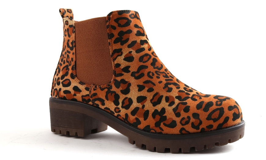 Image 3: Women's Leopard Chelsea Boots