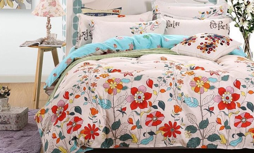 Image 4: Six-Piece Fashionable Duvet Sets