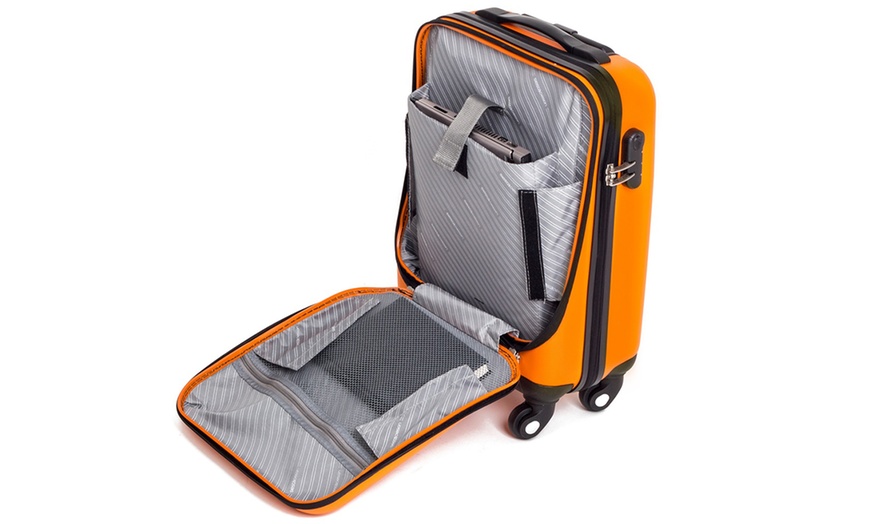 Image 9: Three-Piece Luggage Set