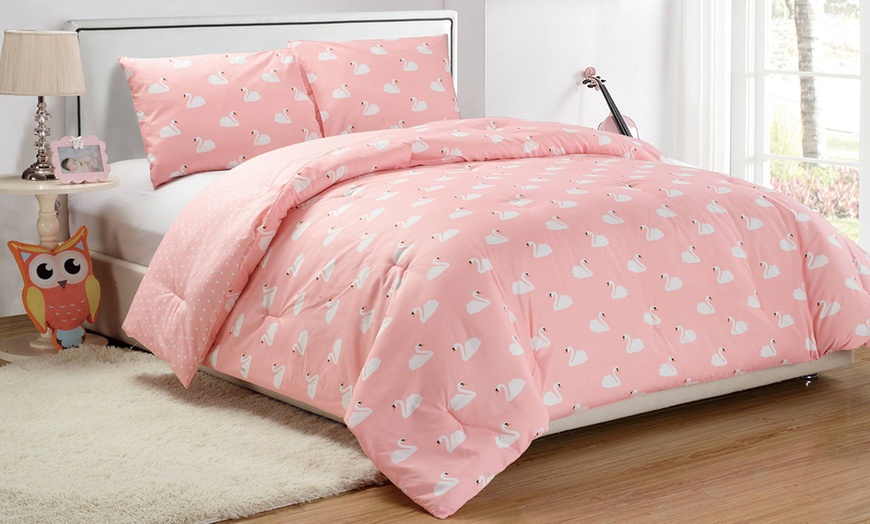 Swan-Printed Reversible Comforter Sets (2- or 3-Piece) | Groupon