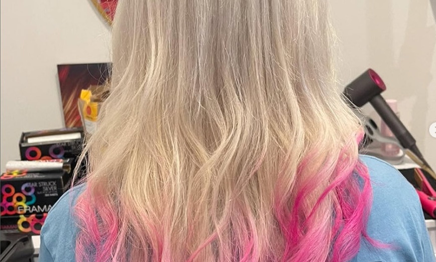 Image 4: 1 Haircut with Partial / Full Highlights, Balayage, or Blond Service 