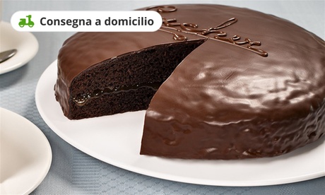1 kg di torta, fino a 600 grammi di biscotti artigianali più omaggio dall'Angolo Del Biscotto. Consegna a domicilio.