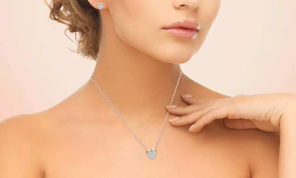 Collier et boucles d'oreilles avec cristaux Swarovski ® d'Eira Wen ®