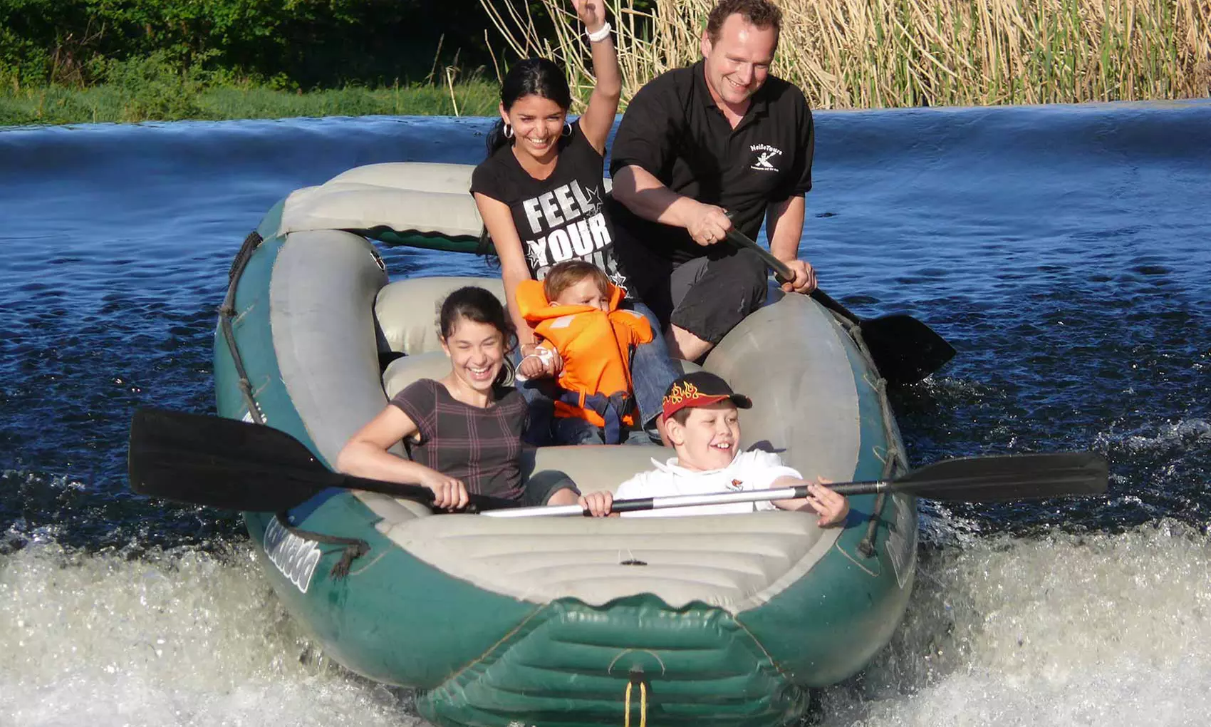 Action auf dem Wasser - 3,5 Std. Bootstour mit 3D Bogenschießen & BBQ