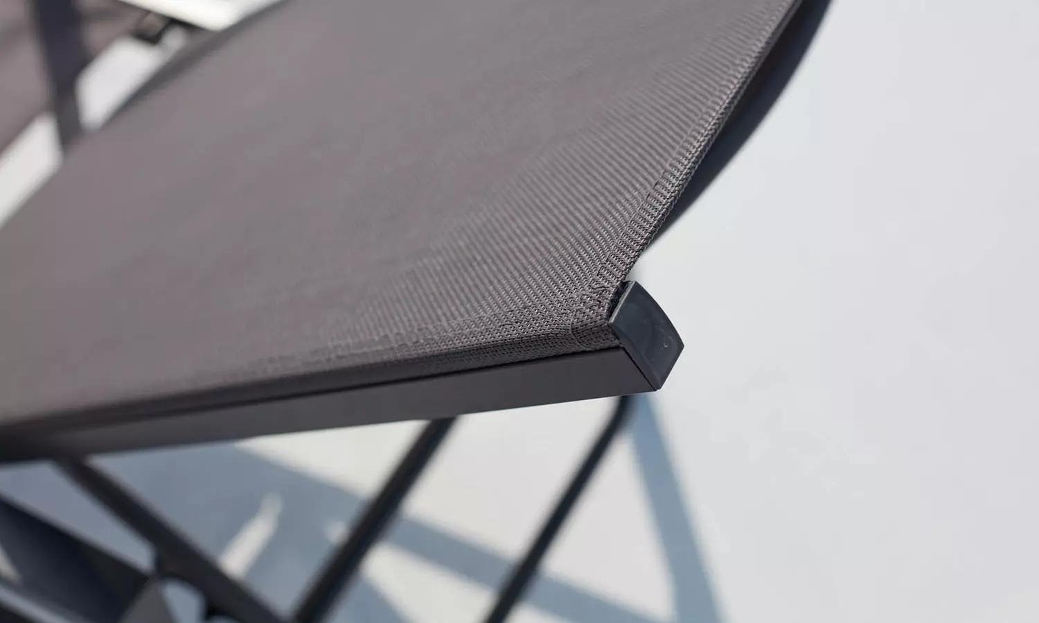 Lot de 2 transats en aluminium avec accoudoirs de Kocoon