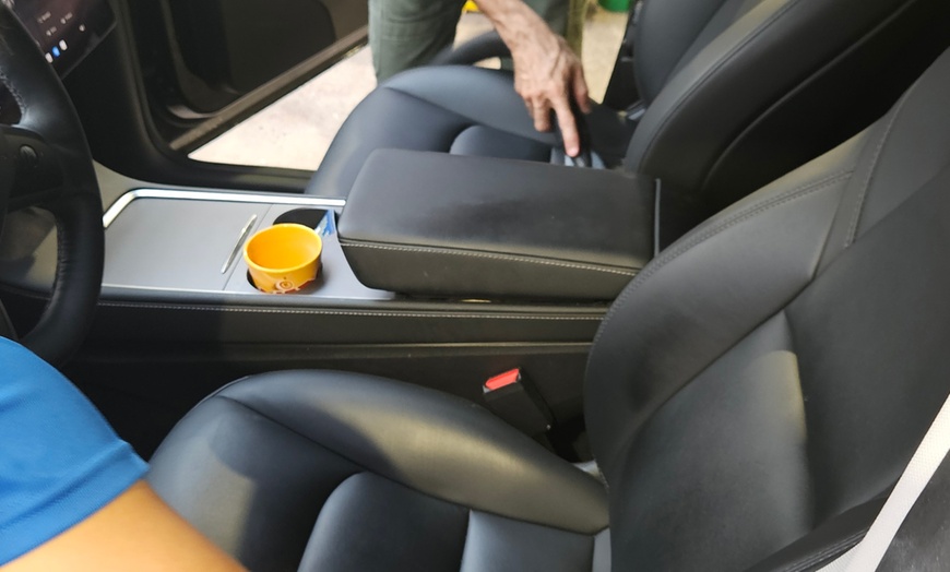 Image 4: Lavado a mano con tratamiento y limpiaparabrisas o 10 lavados en túnel