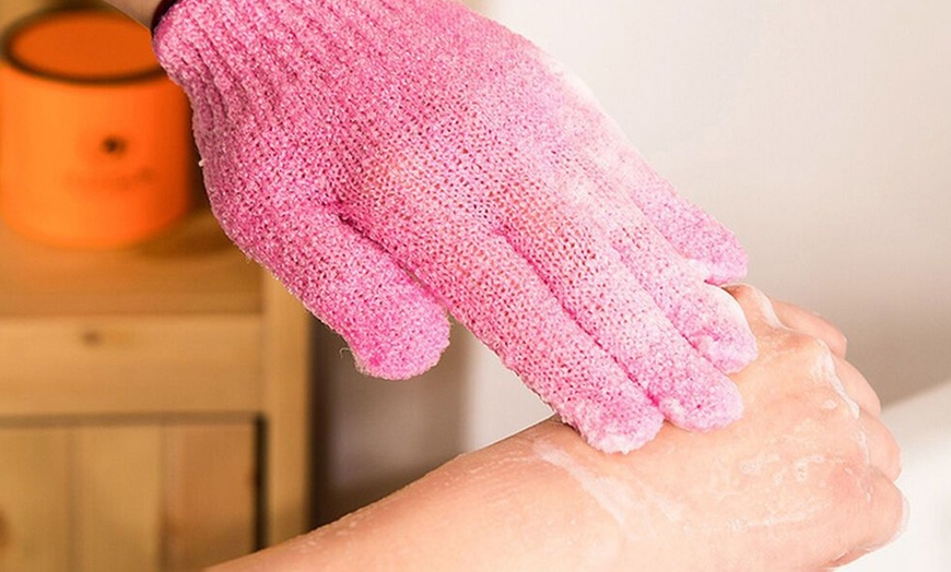 Image 3: Two or Four Body Exfoliating Gloves