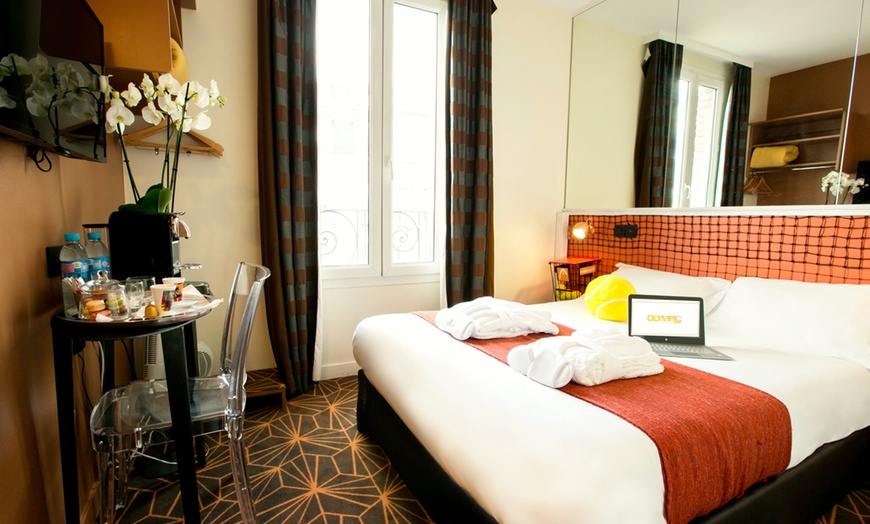 Image 5: Paris: Double Room for Two