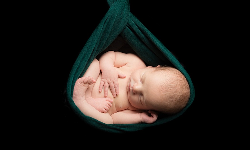 Image 6: Newborn Photoshoot 