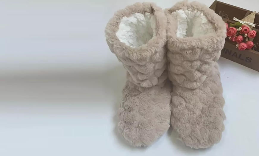 Image 1: Winter Warm Plush Home Indoor Lounge Slippers