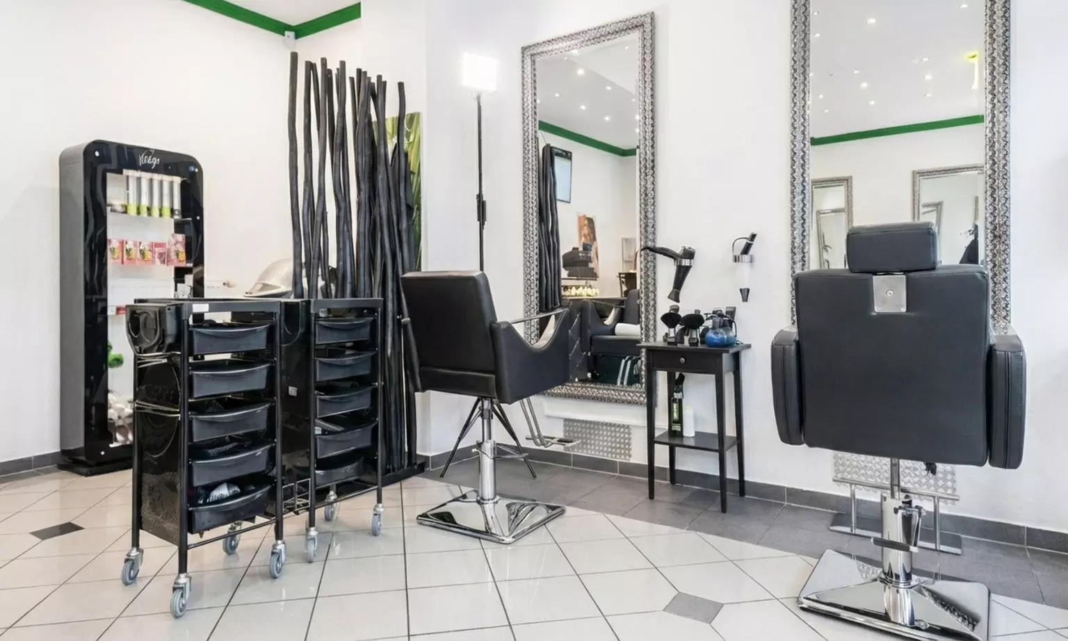 Waschen, Schneiden, Föhnen, opt. Ansatzfarbe, Strähnen oder Balayage