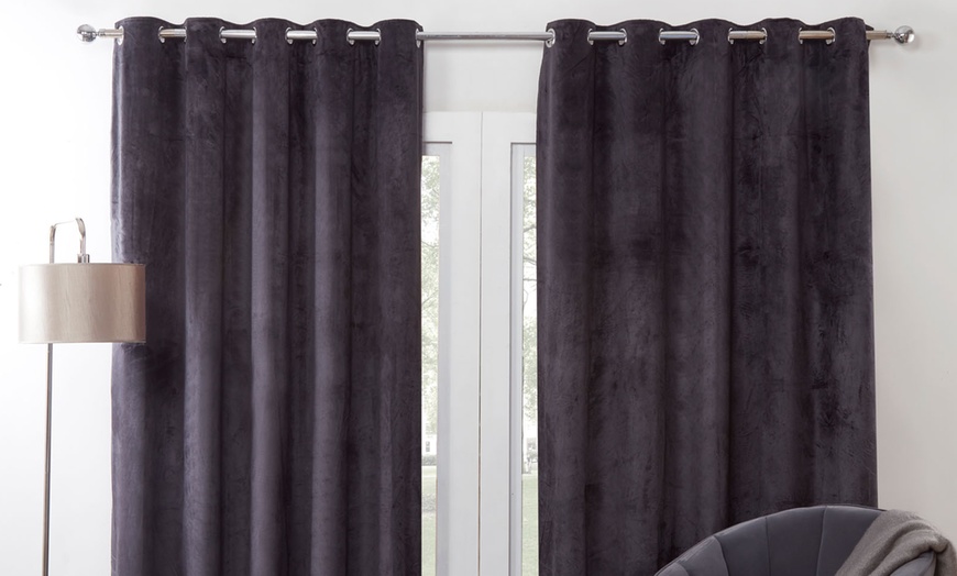 Image 5: Eyelet Velvet Matte-Finish Curtains