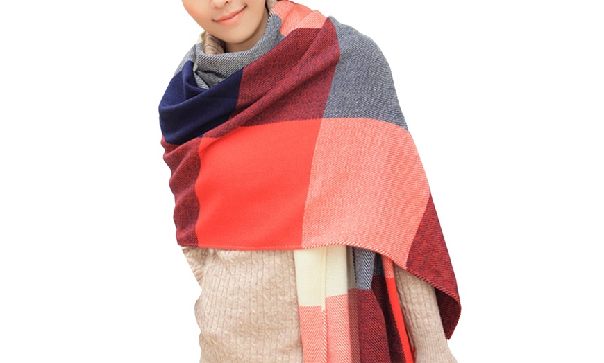 Image 5: Oversized Blanket Shawl