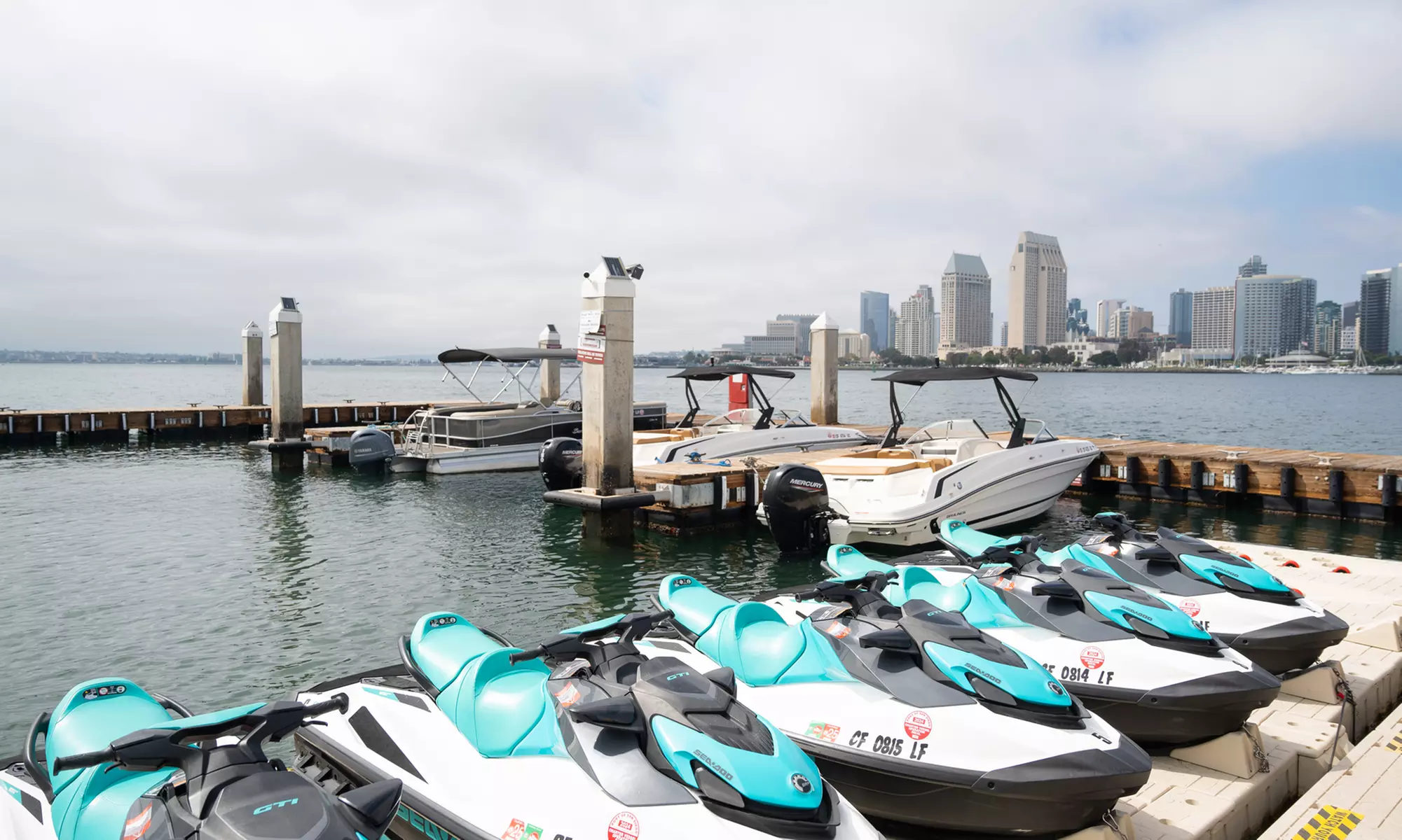 Explore Scenic San Diego with Speed Boat or Pontoon Boat Rentals 