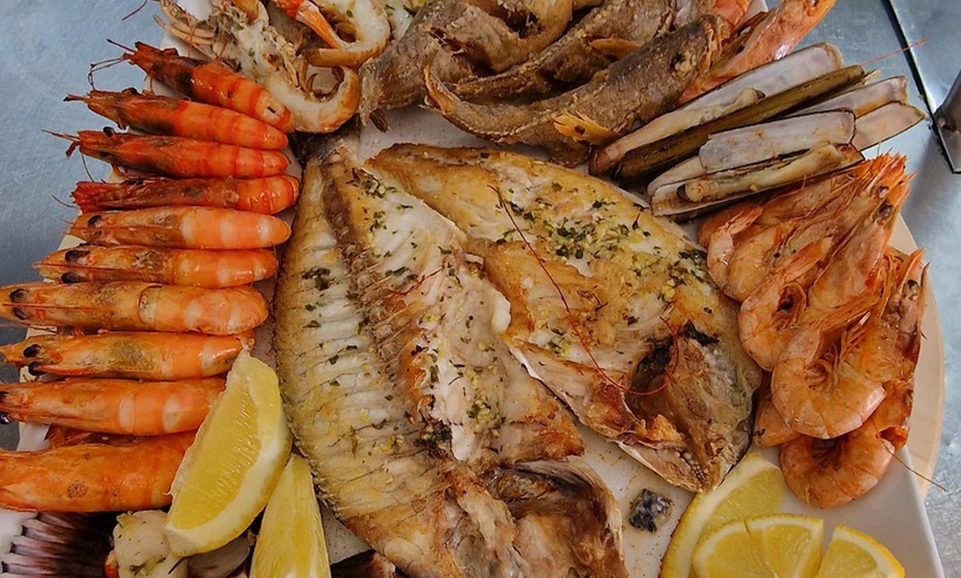 Image 5: ¡Descubre los sabores del mar con este menú especial!