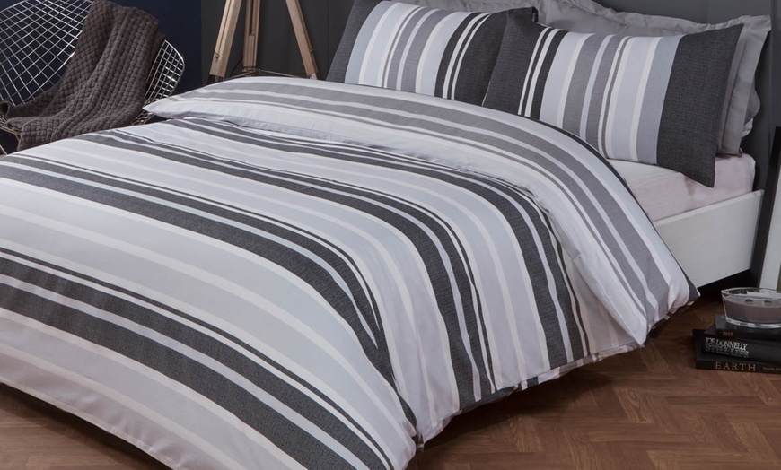 Image 4: Stripes Reversible Duvet Set