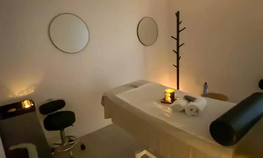 Image 8: Sesión facial Esencia o Premium con hidratación y ácido hialurónico