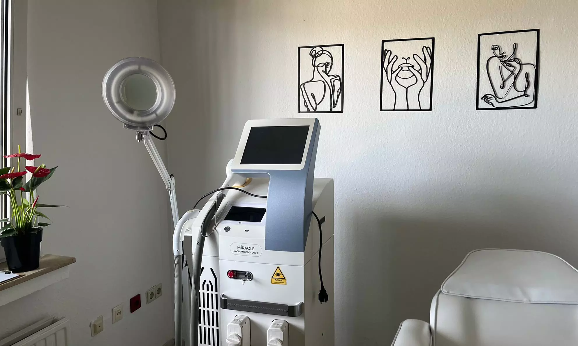 Augenbrauen-Lifting und/oder Wimpern-Lifting ohne/mit Färben