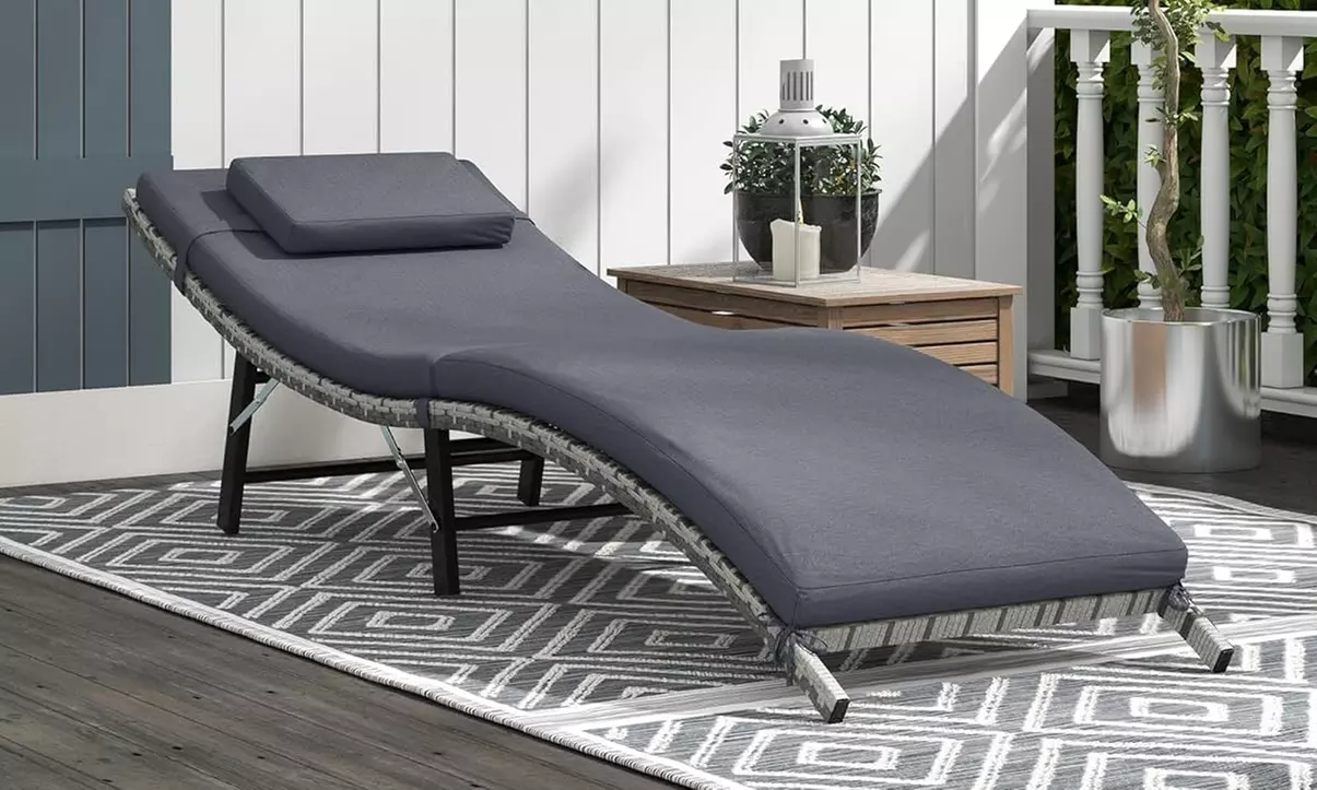 Outsunny Folding Sun Lounger Outdoor Chair with Cushion and Pillow