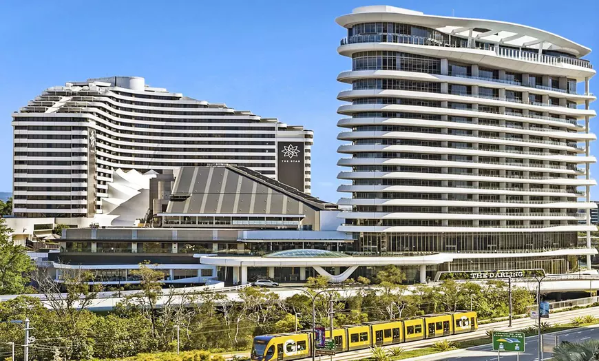 Image 7: Broadbeach: 2N Apartment Stay with Wine