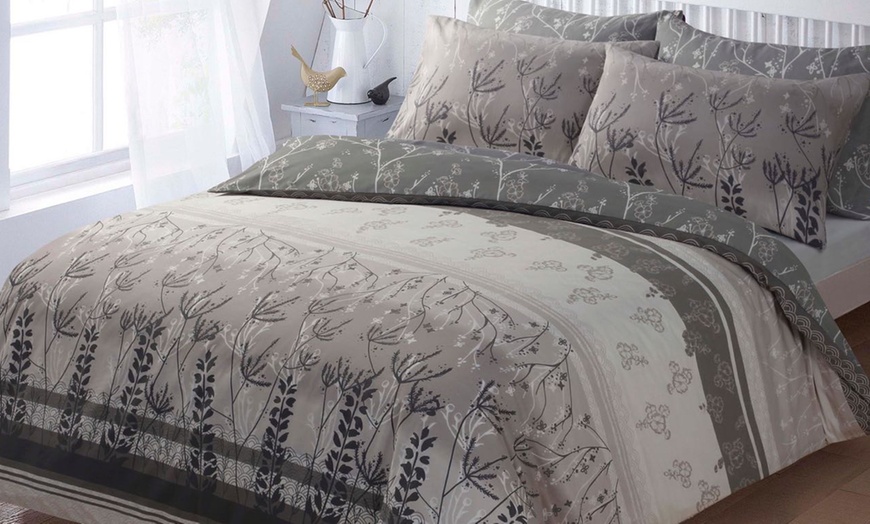 Image 1: Clearance Duvet Sets
